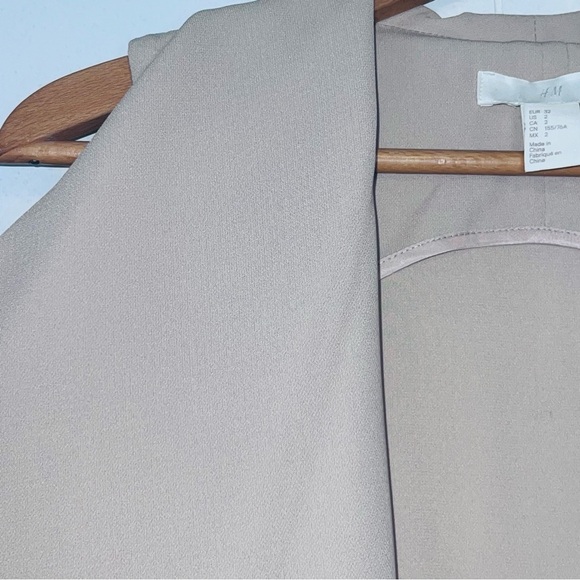 H&M Asymmetrical Drapey Waterfall Front Sleeveless Cardigan Vest Cream - Picture 8 of 12